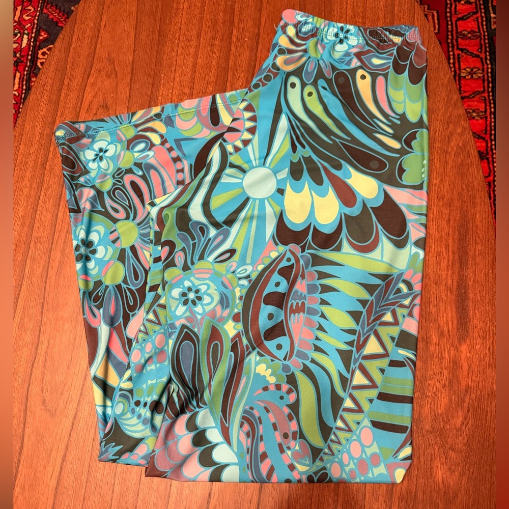 Lesley Evers Blue And Pink Patterned Leggings - image 1